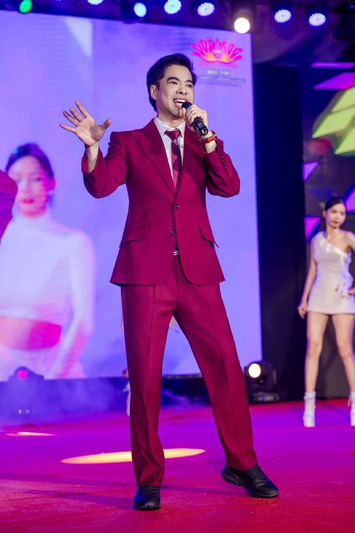 Phương Thanh h&aacute;t Quan họ tặng kh&aacute;n giả trong đ&ecirc;m sinh nhật đầy x&uacute;c động  - Ảnh 2.