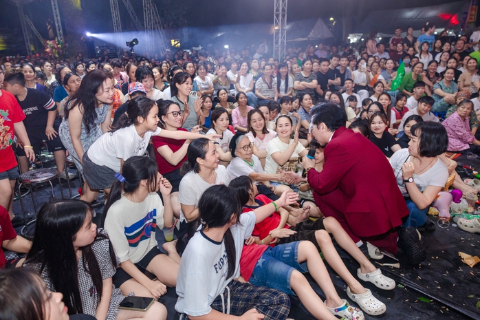 Phương Thanh h&aacute;t Quan họ tặng kh&aacute;n giả trong đ&ecirc;m sinh nhật đầy x&uacute;c động  - Ảnh 9.