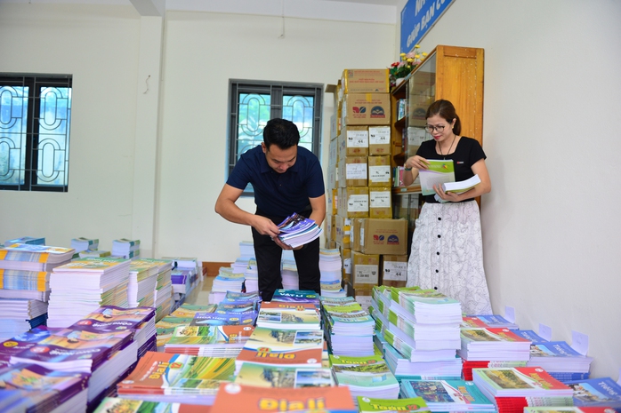 Nh&agrave; xuất bản Gi&aacute;o dục Việt Nam cam kết giảm gi&aacute; s&aacute;ch gi&aacute;o khoa - Ảnh 1.