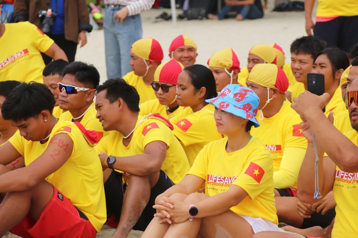 CLIP: Cứu hộ biển du lịch Đ&agrave; Nẵng so t&agrave;i c&ugrave;ng lực lượng quốc tế - Ảnh 2.