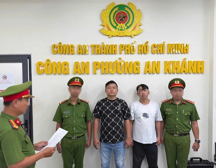 C&ocirc;ng an TPHCM bắt giam 2 người đ&aacute;nh nhau v&igrave; tiếng c&ograve;i xe g&acirc;y rối trật tự c&ocirc;ng cộng - Ảnh 1.