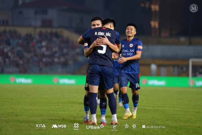 Đình Bắc giải "cơn khát" bàn thắng V-League sau 500 ngày - Ảnh 4.