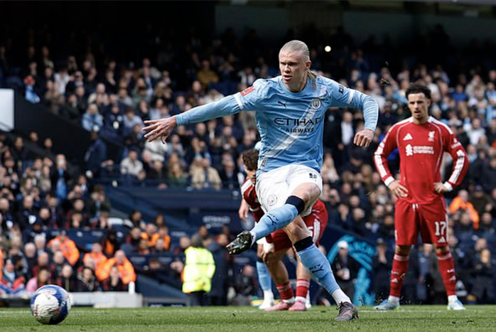 Haaland b&ugrave;ng nổ hat-trick, Man City v&ugrave;i dập Liverpool ở tứ kết FA Cup - Ảnh 3.
