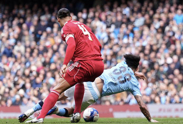 Haaland b&ugrave;ng nổ hat-trick, Man City v&ugrave;i dập Liverpool ở tứ kết FA Cup - Ảnh 2.