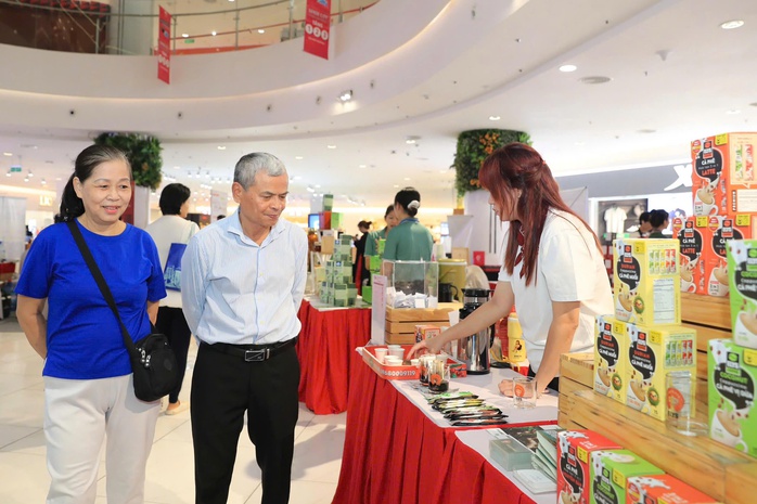 Gi&aacute; c&agrave; ph&ecirc; h&ocirc;m nay 4-4: Kh&ocirc;ng thể chỉ tr&ocirc;ng đợi v&agrave;o gi&aacute; - Ảnh 1.