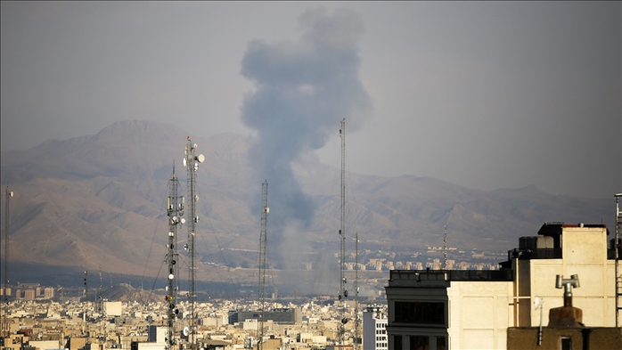 Chiến sự Trung Đ&ocirc;ng 2026: Mỹ - Israel tấn c&ocirc;ng si&ecirc;u tổ hợp h&oacute;a dầu , Iran đe dọa - Ảnh 1.