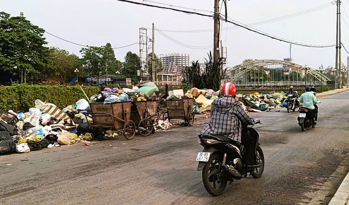 R&aacute;c thải sinh hoạt lại tr&agrave;n ngập phố phường ở Thanh H&oacute;a - Ảnh 2.
