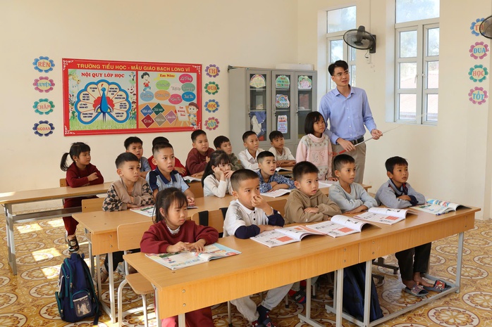 NGƯỜI THẦY KÍNH YÊU: Điểm tựa vững chãi để vươn lên - Ảnh 1.