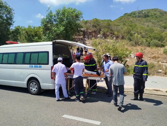 Đi bộ hơn 2km đường rừng, giải cứu nữ du khách Trung Quốc gặp nạn trên Núi Dinh - Ảnh 2.