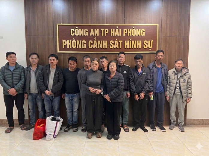 Cựu VĐV bắn s&uacute;ng tham gia đường d&acirc;y mua b&aacute;n vũ kh&iacute; qu&acirc;n dụng quy m&ocirc; lớn - Ảnh 4.