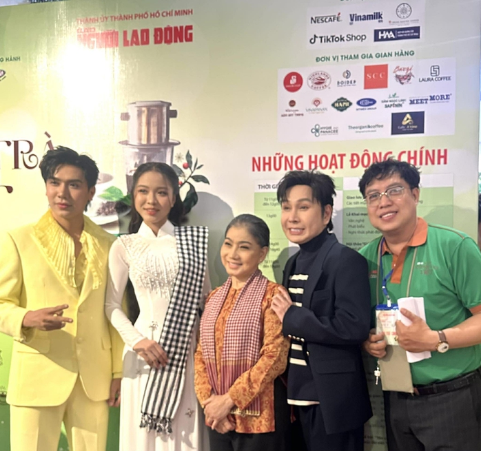 Gala "Âm nhạc và cà phê": Những rung động từ trái tim NSND Phượng Loan, NSƯT Vũ Luân - Ảnh 1. Gala "Âm nhạc và cà phê": Những rung động từ trái tim NSND Phượng Loan, NSƯT Vũ Luân - Ảnh 1.