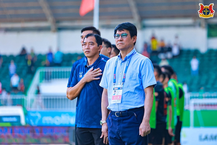HLV Vũ Tiến Th&agrave;nh dẫn qu&acirc;n đ&aacute;nh bại CLB Ho&agrave;ng Anh Gia Lai - Ảnh 1.