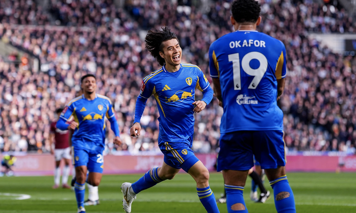 "Đấu s&uacute;ng" nghẹt thở, Leeds United v&agrave;o b&aacute;n kết FA Cup chờ chiến Chelsea - Ảnh 3.