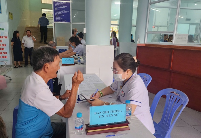 Hơn 63% người d&acirc;n TPHCM kh&aacute;m tầm so&aacute;t ng&agrave;y 5-4 ph&aacute;t hiện c&oacute; vấn đề sức khoẻ - Ảnh 1.