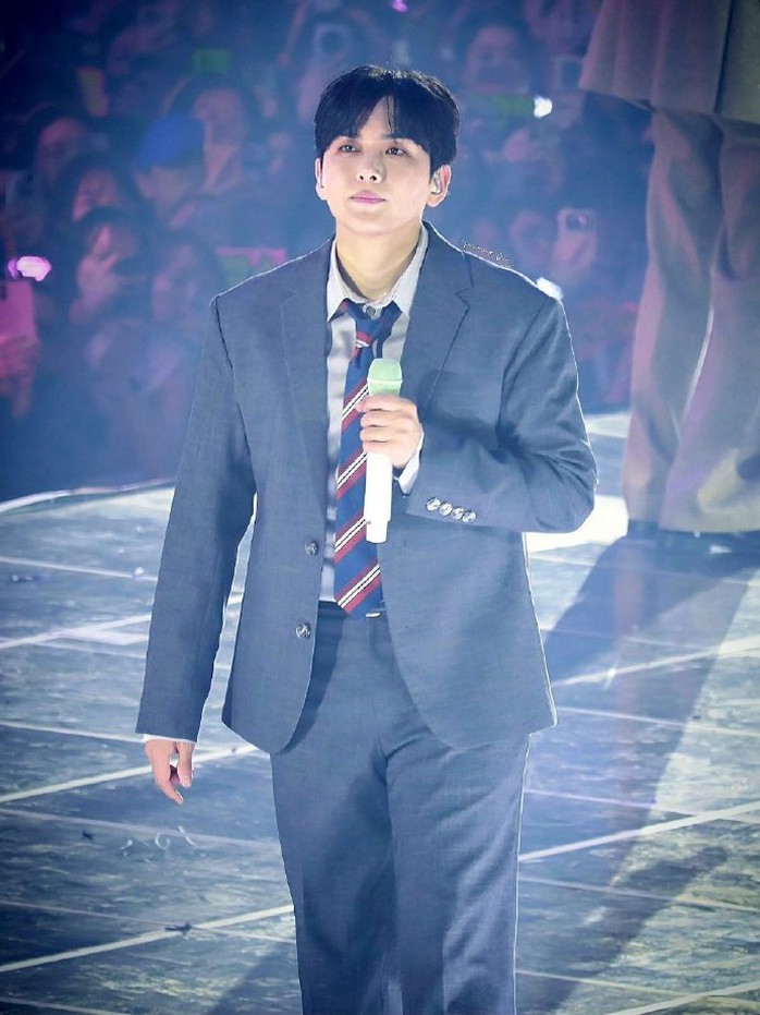 Nhóm Super Junior xin lỗi, hỗ trợ y tế khán giả gặp tai nạn - Ảnh 2.