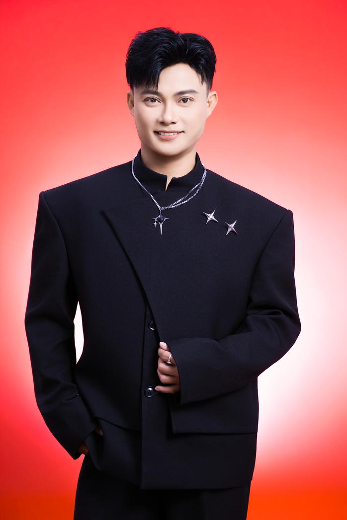 Bi&ecirc;n đạo m&uacute;a Vĩnh Khương khoe vẻ đẹp "ch&agrave;ng thơ" - Ảnh 4.