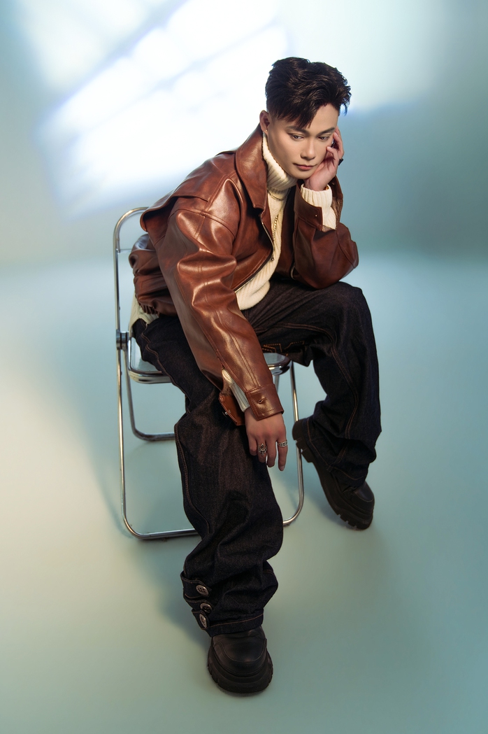 Bi&ecirc;n đạo m&uacute;a Vĩnh Khương khoe vẻ đẹp "ch&agrave;ng thơ" - Ảnh 14.