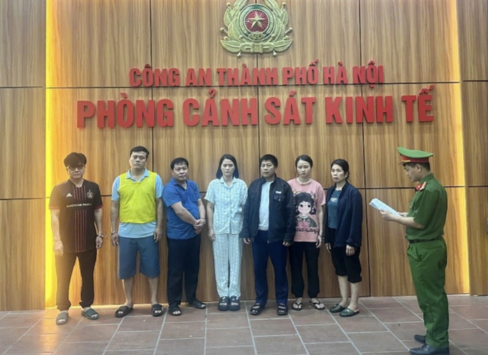 C&ocirc;ng an H&agrave; Nội th&ocirc;ng tin vụ c&aacute;n bộ kiểm dịch th&uacute; y "v&ograve;i tiền" tiếp tay ti&ecirc;u thụ 3.600 con heo bệnh  - Ảnh 1.