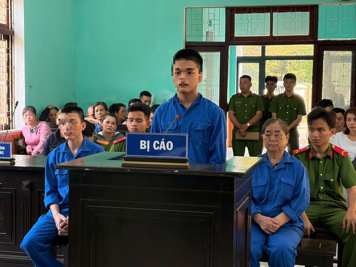 &Aacute;n ma t&uacute;y Huế: B&agrave; L&ocirc;i k&eacute;o con g&aacute;i v&agrave; ch&aacute;u ngọai v&agrave;o con đường lao l&yacute; - Ảnh 1.