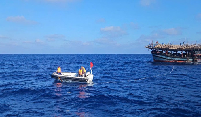 Cứu 36 ngư dân Quảng Ngãi ở Trường Sa - Ảnh 3.