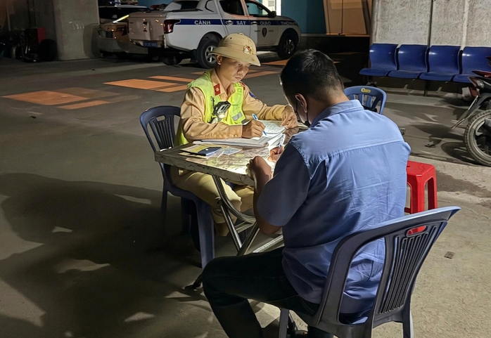 Phạt nặng t&agrave;i xế v&agrave; chủ xe cấp cứu vi phạm nghi&ecirc;m trọng tr&ecirc;n cao tốc  - Ảnh 1.