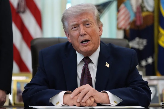 Tổng thống Mỹ nói đã gửi "rất nhiều súng" cho người biểu tình Iran - Ảnh 1.