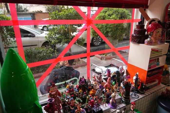 Trung Đ&ocirc;ng căng thẳng trước "giờ G" - Ảnh 1.