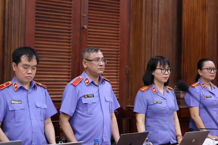 Bắt đầu x&eacute;t xử 22 bị c&aacute;o "ph&ugrave; ph&eacute;p" khu đất 39-39B Bến V&acirc;n Đồn - Ảnh 3.