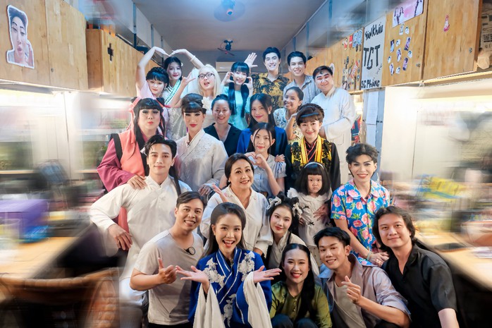 Thanh Hằng xem "Gánh hát về khuya", thương phận đời nghệ sĩ - Ảnh 3.