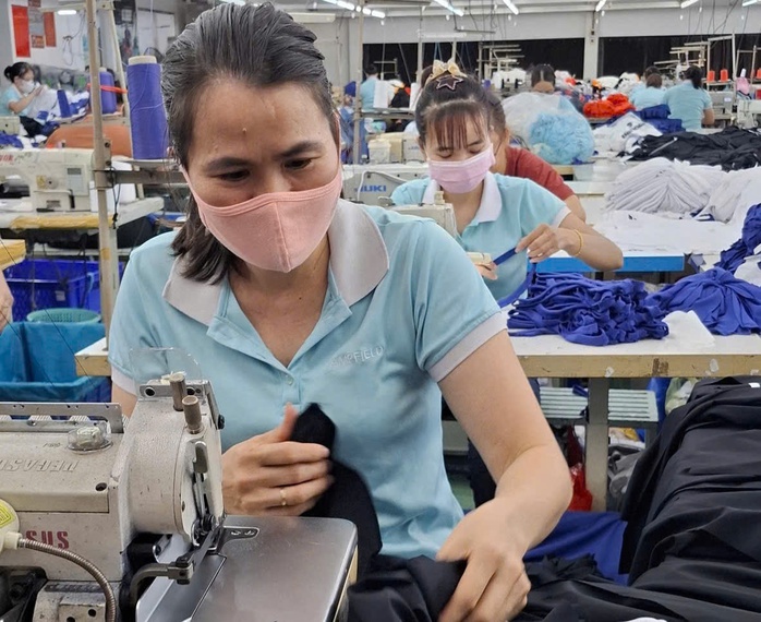 Vượt kh&oacute;, giữ việc cho người lao động - Ảnh 1.