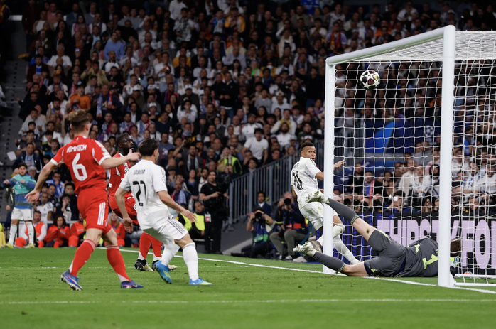D&agrave;n sao Bayern Munich b&ugrave;ng nổ, Real Madrid thất thủ tại Bernabeu - Ảnh 5.