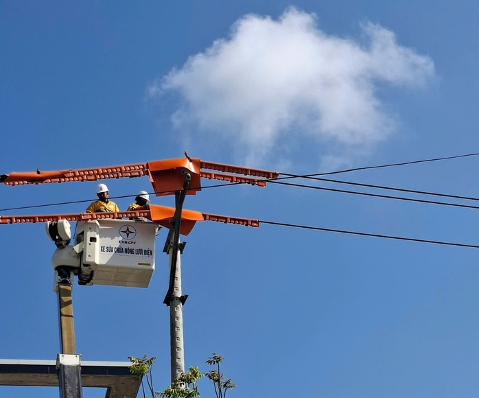 Nhiều nơi ở Huế nhiệt độ đ&atilde; cao hơn năm 2025, m&ugrave;a kh&ocirc; liệu c&oacute; thiếu điện? - Ảnh 1.