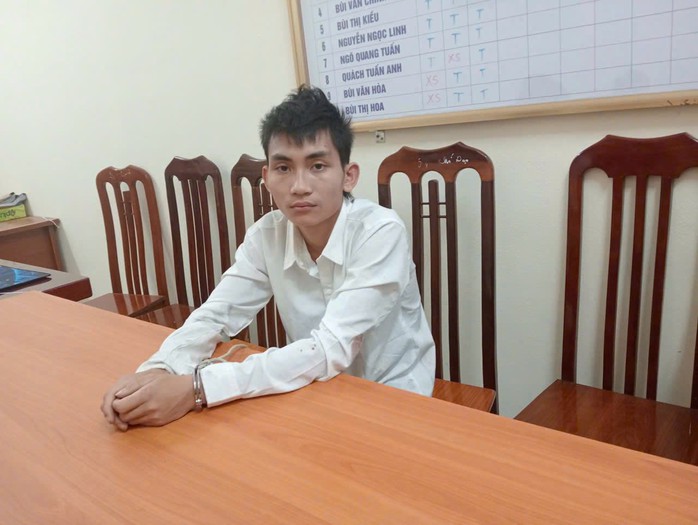 Vi phạm nồng độ cồn, bị kiểm tra, lái xe tông CSGT bị thương - Ảnh 2.