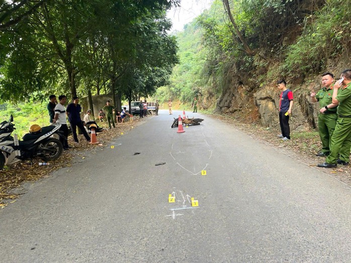 Vi phạm nồng độ cồn, bị kiểm tra, lái xe tông CSGT bị thương - Ảnh 1.