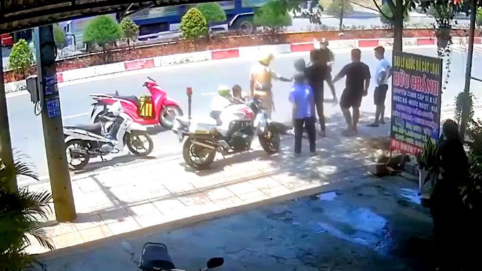 C&ocirc;ng an tỉnh Đồng Nai th&ocirc;ng tin về clip phản &aacute;nh &lsquo;CSGT chạy xe m&ocirc; t&ocirc; cầm gậy đuổi theo đ&aacute;nh người&rsquo; - Ảnh 1.