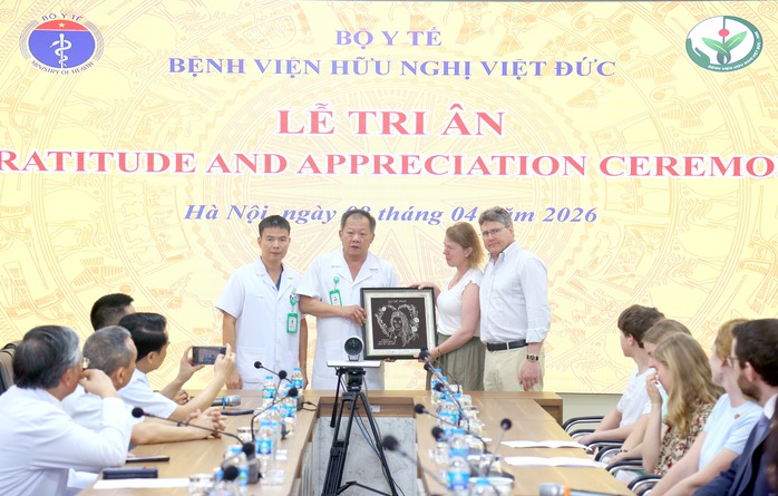 Bộ trưởng gửi thư cảm tạ gia đình cô gái Anh hiến tạng cứu 3 người - Ảnh 2.