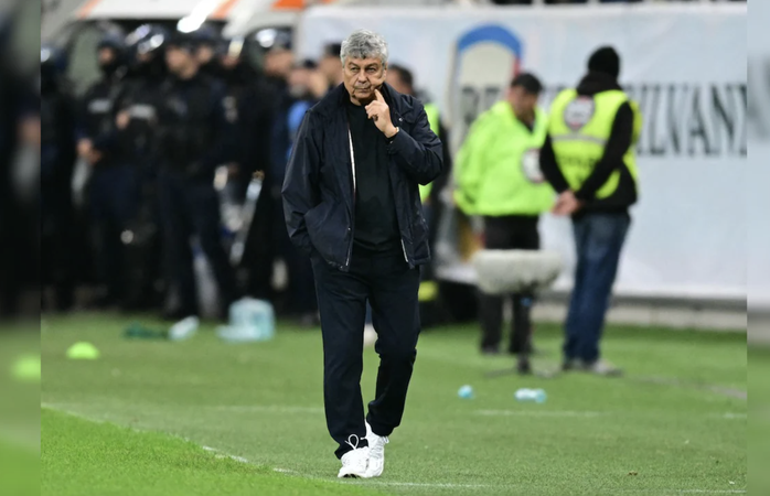 Bóng đá Romania tiếc thương "phù thủy" Mircea Lucescu - Ảnh 1.