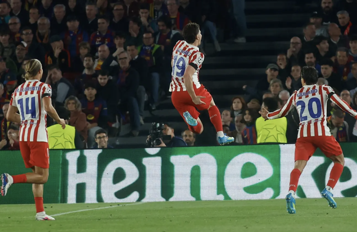 Barcelona thua sốc s&acirc;n nh&agrave;, Atletico Madrid mơ v&eacute; b&aacute;n kết Champions League - Ảnh 4.