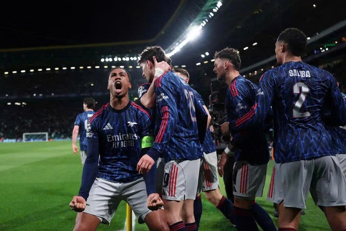 Arsenal gi&uacute;p b&oacute;ng đ&aacute; Anh đoạt suất thứ 5 dự Champions League - Ảnh 1.