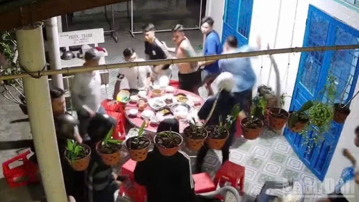 C&ocirc;ng an Đồng Th&aacute;p truy bắt nh&oacute;m nổ s&uacute;ng trong m&acirc;u thuẫn x&atilde; hội - Ảnh 2.