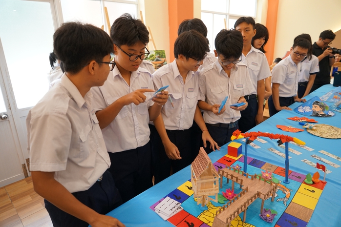 Học văn kh&ocirc;ng chỉ qua s&aacute;ch vở: Văn học trung đại được &ldquo;đ&aacute;nh thức&rdquo; - Ảnh 6.