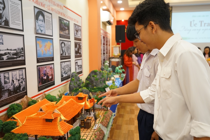 Học văn kh&ocirc;ng chỉ qua s&aacute;ch vở: Văn học trung đại được &ldquo;đ&aacute;nh thức&rdquo; - Ảnh 5.