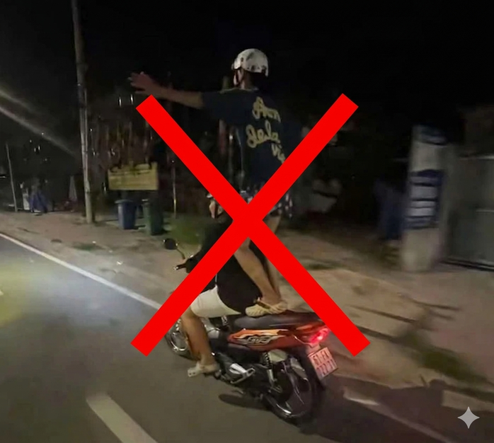 Nam sinh lớp 11 "biểu diễn" tr&ecirc;n xe m&aacute;y bị c&ocirc;ng an mời l&agrave;m việc - Ảnh 1.