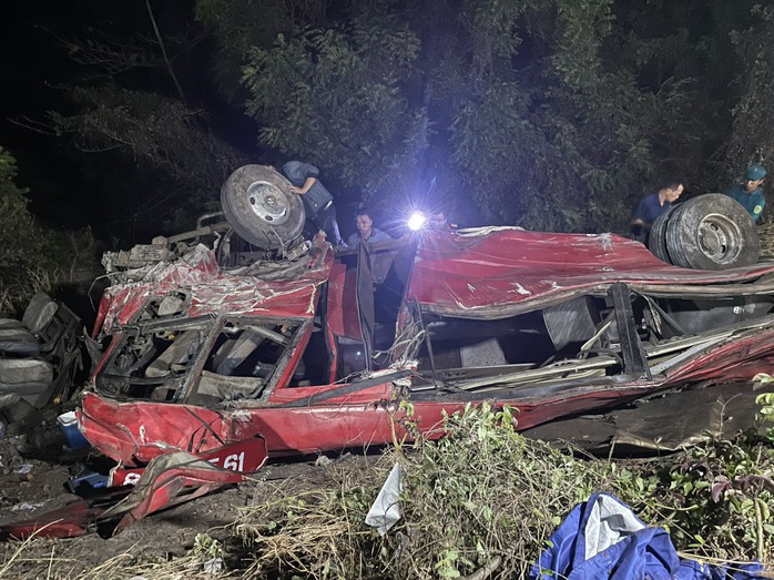 Xe lao xuống vực 4 người tử vong: T&agrave;i xế chạy tuyến mới v&agrave;i ng&agrave;y trước khi tai nạn thảm khốc - Ảnh 3.