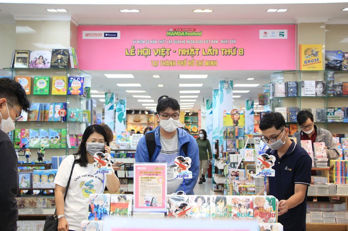 50 tuổi, Fahasa tặng 50 tủ s&aacute;ch v&agrave; qu&agrave; tặng cho học sinh ngh&egrave;o trị gi&aacute; 4 tỉ đồng  - Ảnh 3.