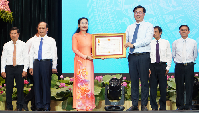 Thi đua kh&ocirc;ng d&agrave;n trải, kh&ocirc;ng h&igrave;nh thức - Ảnh 2.