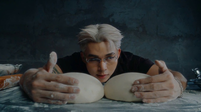 Sở Văn hóa và Thể thao TPHCM thẩm định MV của Jun Phạm sau phản ánh "gợi ẩn ý tình dục" - Ảnh 1.