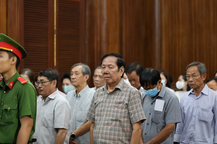 Cựu chủ tịch, Tổng giám đốc VRG nộp hàng chục tỉ đồng, xin miễn hình phạt - Ảnh 1.