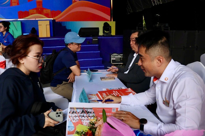 Thị trường lao động TPHCM khởi sắc, h&agrave;ng chục ngh&igrave;n người c&oacute; việc l&agrave;m mới trong qu&yacute; I-2026 - Ảnh 1.