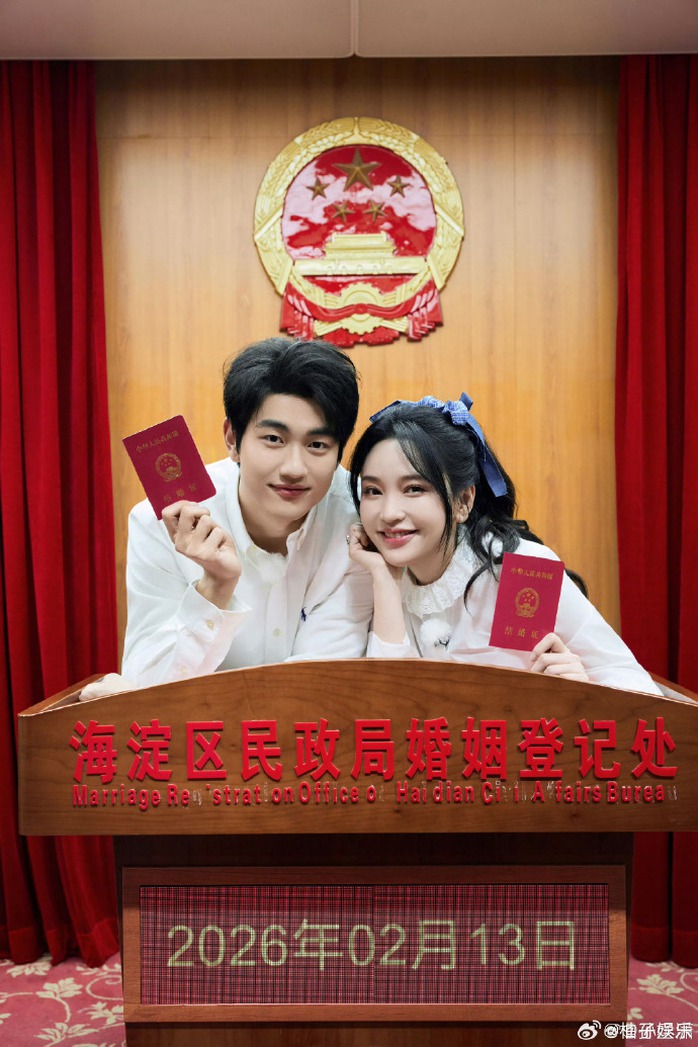 Cặp đôi bị chế giễu "mẹ con" đăng ký kết hôn - Ảnh 3.